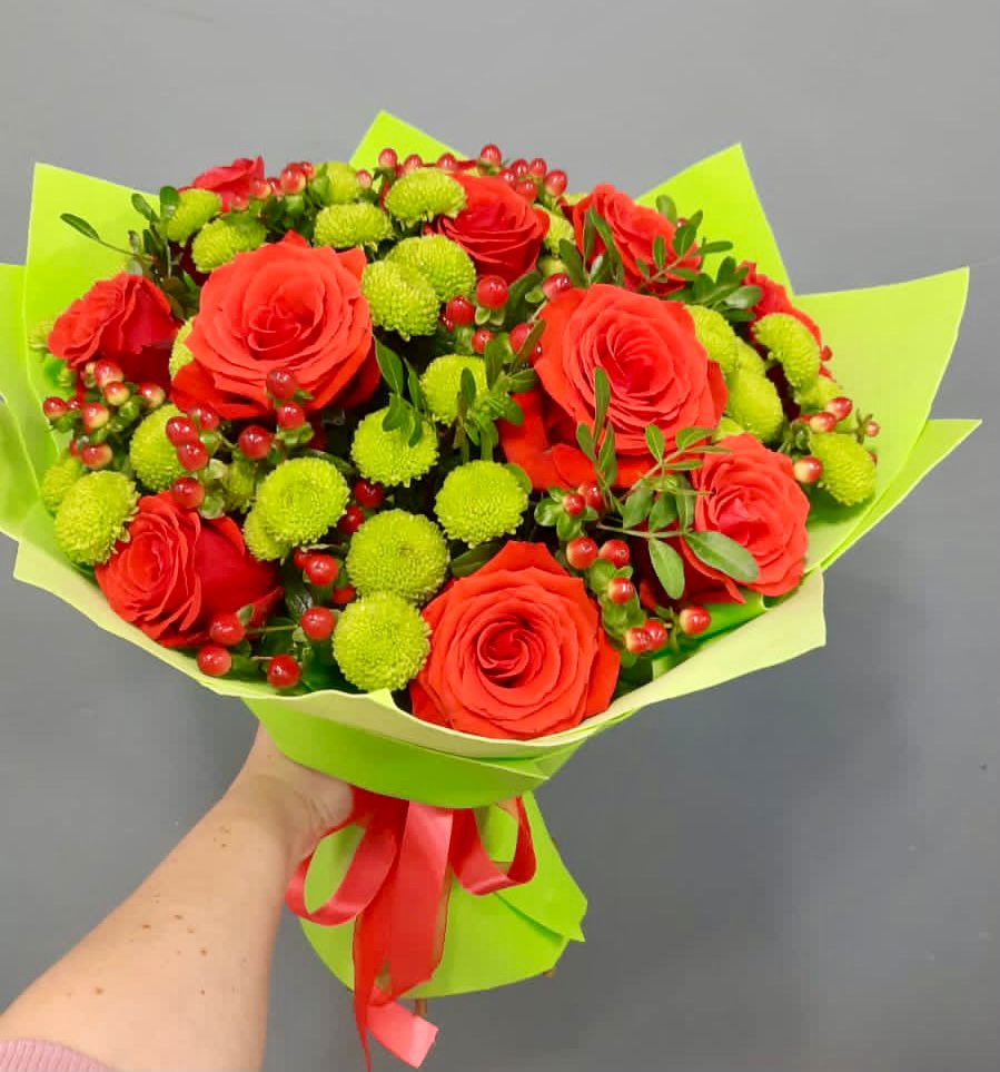 Букет цветов из: Хризантемы и Розы в Комсомольское Чувашия