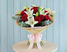 Букет цветов из:  Лилии и Розы в Комсомольское Чувашия
