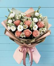 Букет цветов из:  Розы, Альстромерии и Лизиантусы в Комсомольское Чувашия