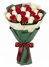Букет Микс из красных и белых роз в Комсомольское Чувашия