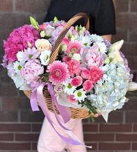 Композиция солнечный день в Комсомольское Чувашия Цветочная композиция из Розы, Хризантемы, Пионы и Лизиантусы в корзине в Комсомольское Чувашия