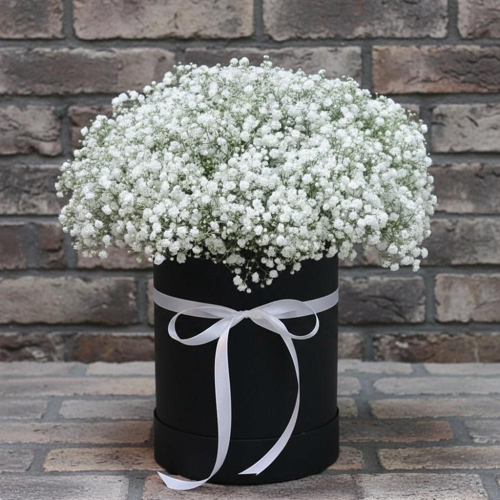 Цветочная композиция из Гипсофила в шляпной коробке в Комсомольское Чувашия