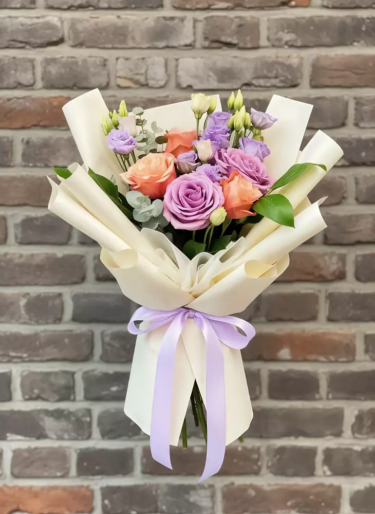 Букет цветов из: Лизиантусы и Розы в Комсомольское Чувашия