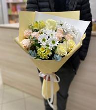 Букет цветов из:  Альстромерии, Розы и Хризантемы в Комсомольское Чувашия