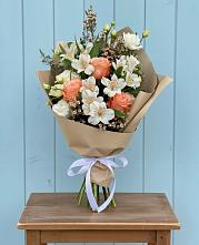 Букет цветов из:  Альстромерии, Лизиантусы, Розы и Хризантемы в Комсомольское Чувашия