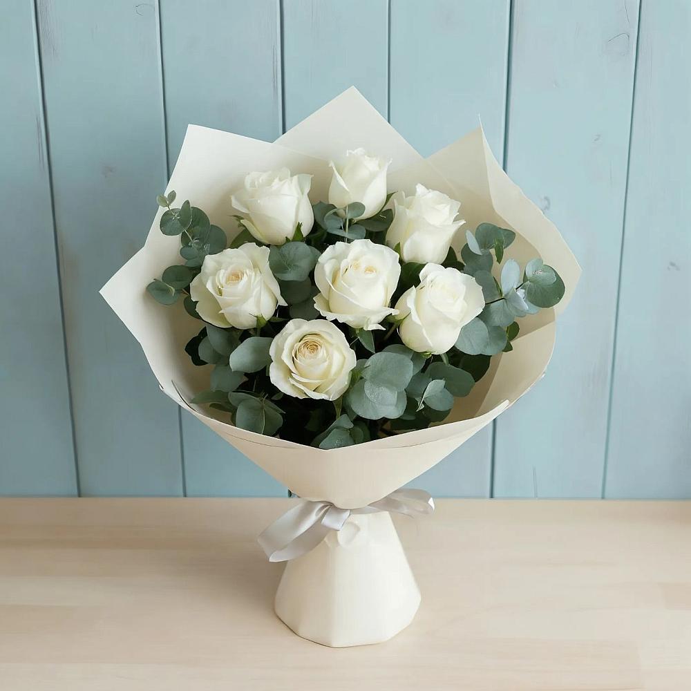 Букет Белые розы в Эвкалипте в Комсомольское Чувашия