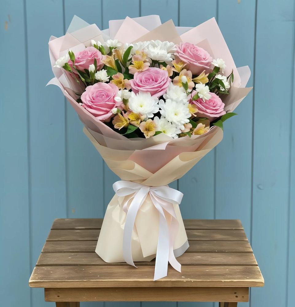 Букет цветов из: Гвоздики, Орхидеи и Розы в Комсомольское Чувашия