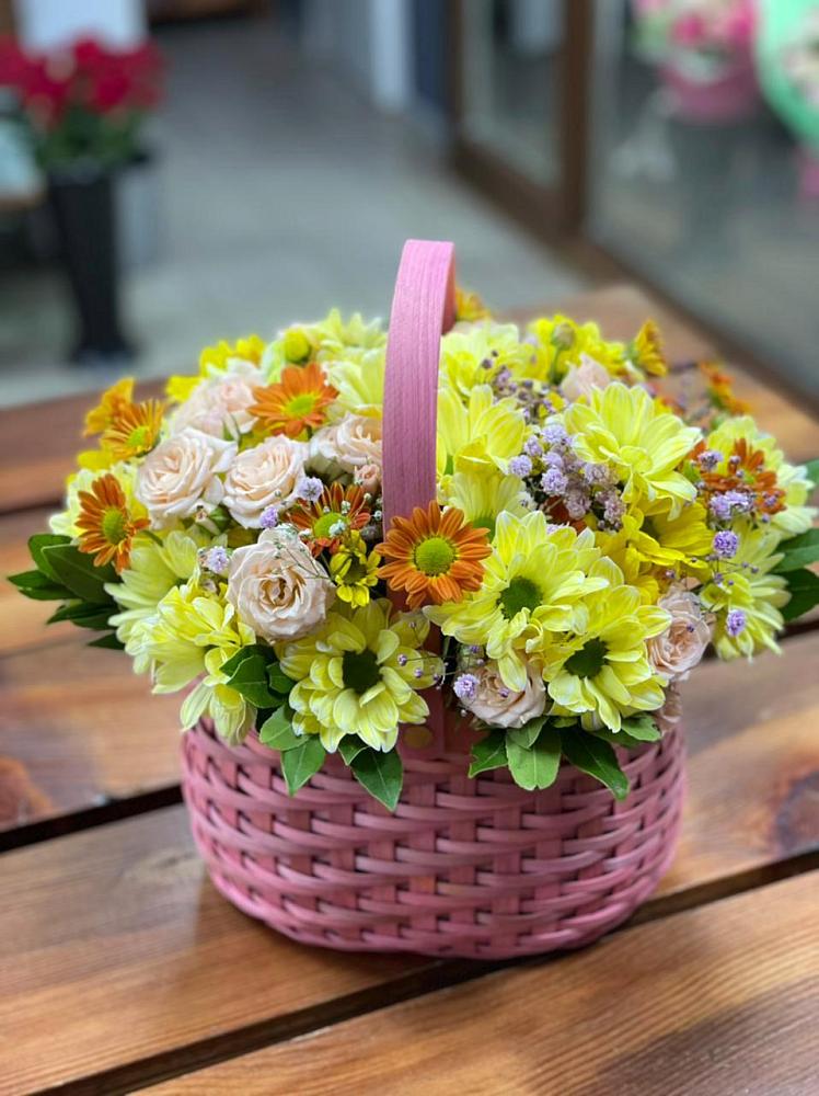 Цветочная композиция из Хризантемы и Розы в корзине в Комсомольское Чувашия