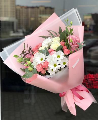 Букет цветов из: Розы, Лизиантусы и Хризантемы в Комсомольское Чувашия