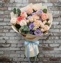 Букет цветов из:  Розы, Лизиантусы и Гвоздики в Комсомольское Чувашия