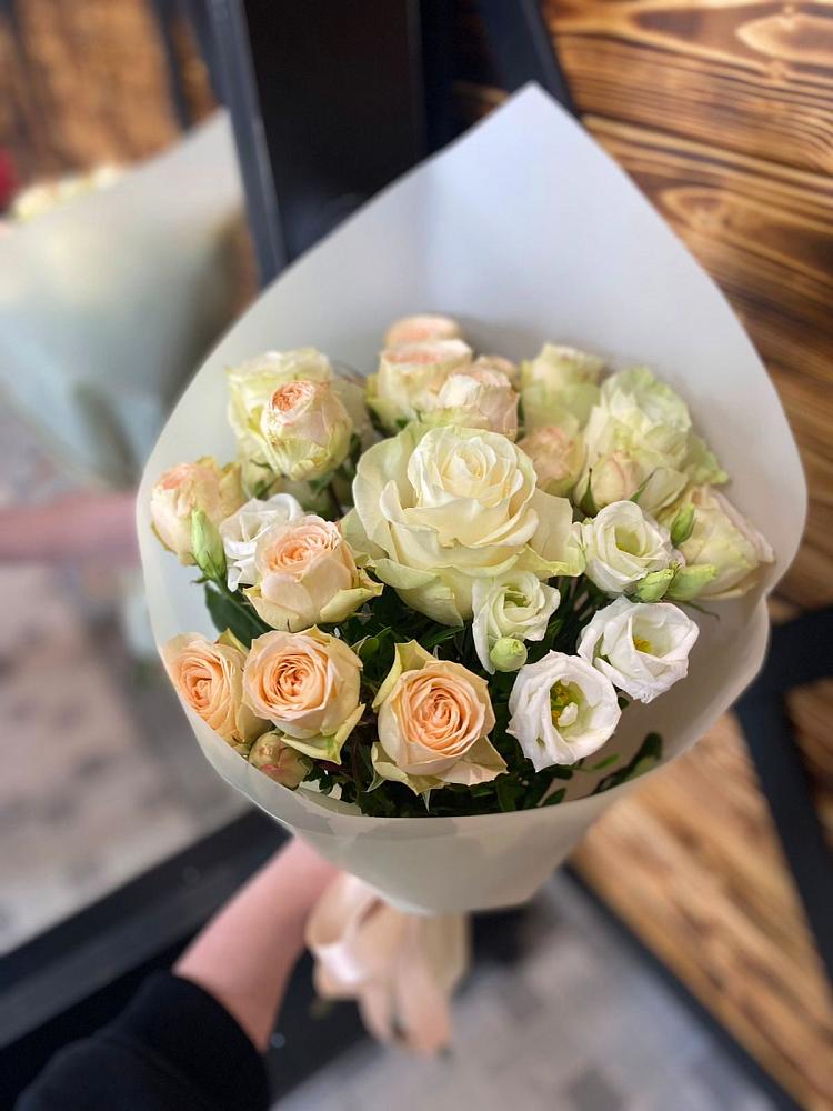 Букет цветов из: Розы и Лизиантусы в Комсомольское Чувашия